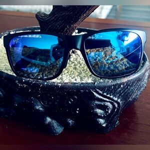 MAUI JIMS….Men’s sunglasses. Lightweight and durable and very stylish